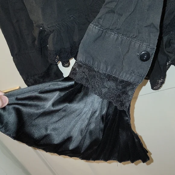 Gothic Ruffled Long Sleeve Blouse with Jabot Collar - Picture 4 of 6